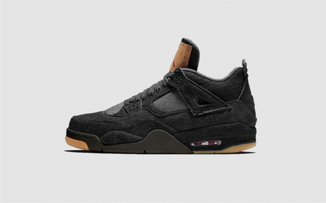 Une nouvelle Levis x Air Jordan 4 black en approche Levis x Air Jordan 4 black
