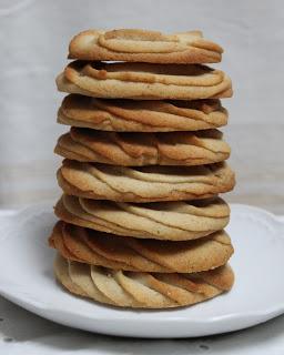 Deux recettes de biscuits Spritz 1. « Sablés viennois »