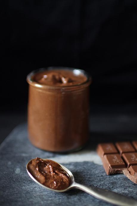 Pâte à tartiner au chocolat, noisettes et sucre pétillant