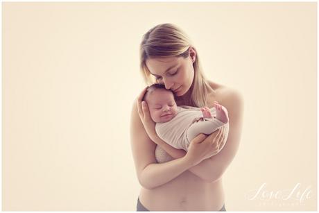 photo maman bébé au naturel naissance