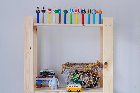 | Dans la chambre de Mathis ] Du bleu et du bois ! ♥