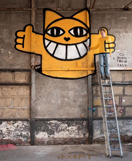 Elle tricote des pulls pour le camouflage urbain