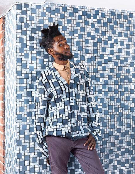 Elle tricote des pulls pour le camouflage urbain