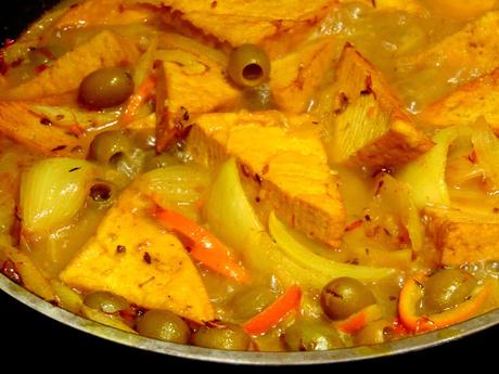 Tofu aux olives et aux écorces d'agrumes Tofu aux olives et aux écorces d'agrumes