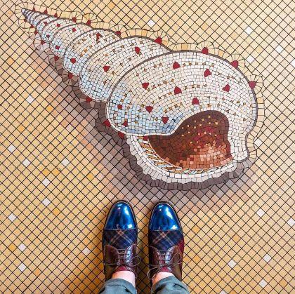 Mosaiques et chaussures par Sebastian Erras