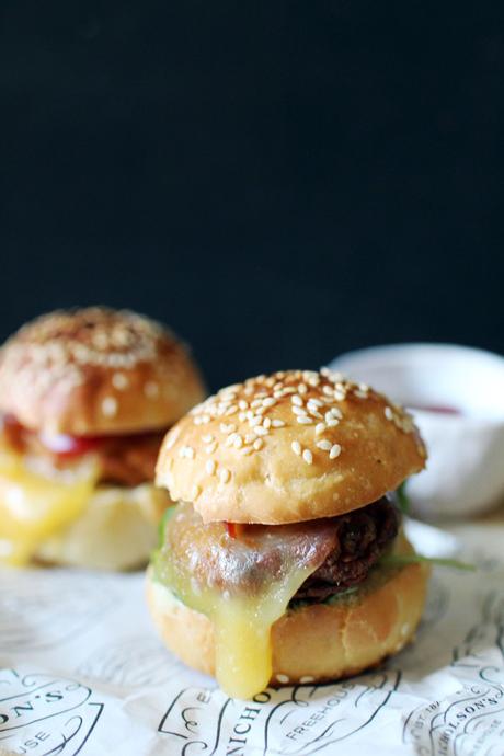 Burger au poulet pané et au fromage