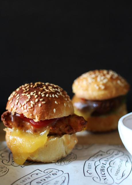 Burger au poulet pané et au fromage