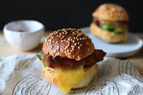 Burger au poulet pané et au fromage Burger au poulet pané et au fromage