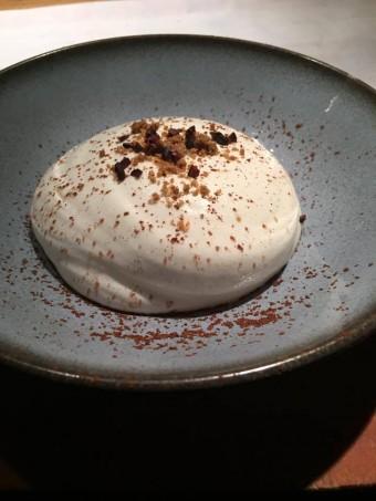 Mousse de chocolat blanc, sorbet cacao, sablé muscovado