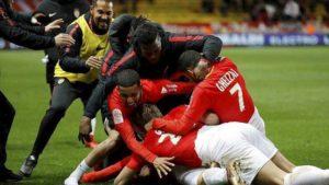 Le PSG champion d’automne alors que Monaco revient de loin Monaco revient de loin après avoir été mené 2 buts à 0. Les Monégasques s'imposant finalement 3 buts à 2.