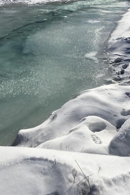 Nous deux contre le reste du monde. Entre mer et montagne. Nous deux contre le reste du monde. Entre mer et montagne.