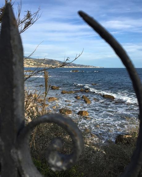 Nous deux contre le reste du monde. Entre mer et montagne. Nous deux contre le reste du monde. Entre mer et montagne.