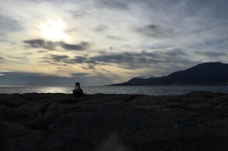 Nous deux contre le reste du monde. Entre mer et montagne. Nous deux contre le reste du monde. Entre mer et montagne.