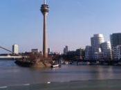 rives Rhin, Düsseldorf, ville vouée Arts