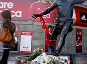 footballeurs immortalisés statues