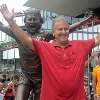 Ces footballeurs immortalisés en statues