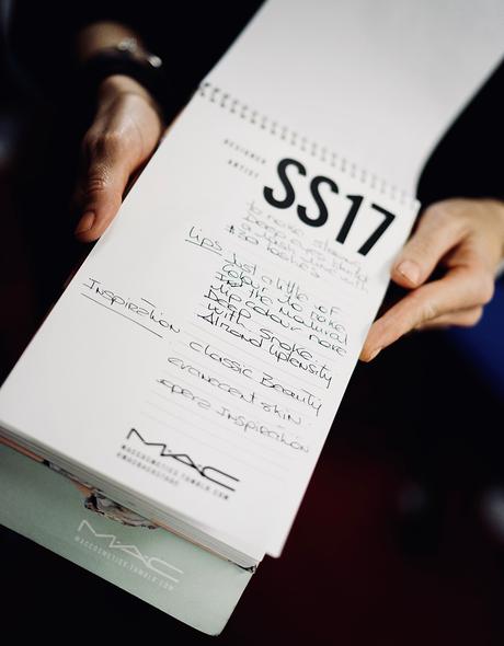 PFW Haute Couture avec MAC Cosmetics : Stéphane Rolland PFW Haute Couture avec MAC Cosmetics : Stéphane Rolland