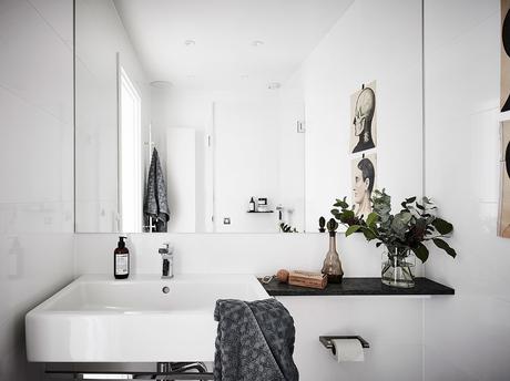 Un appartement tout en noir et blanc à Göteborg