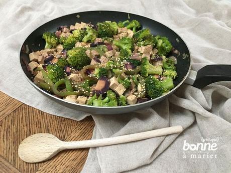 Poêlée de brocoli, poivron vert et tofu mariné