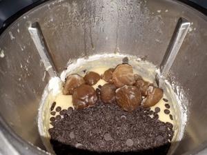Cake aux pépites de chocolat et marrons glacés Cliquer sur les photographies pour les agrandir