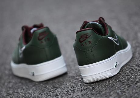 Nike réédite la Air Force 1 Low Hong Kong de 2001 Nike Air Force 1 Hong Kong