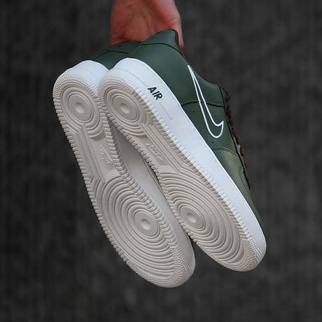 Nike réédite la Air Force 1 Low Hong Kong de 2001 Nike Air Force 1 Hong Kong
