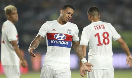 Memphis Depay s’affiche avec une paire de sneaker Givenchy