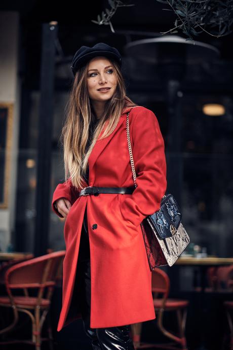 La manteau rouge : 2 façons de le porter !