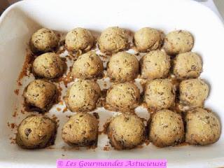 Boulettes lentilles-pommes de terre-noisettes et sauce onctueuse au chou Palmier (Vegan)