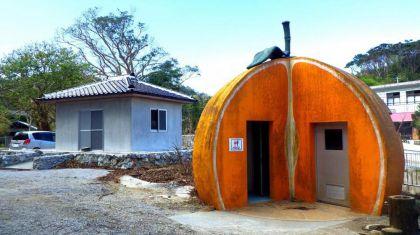 Installations toilettes publiques par Okinawa Soba