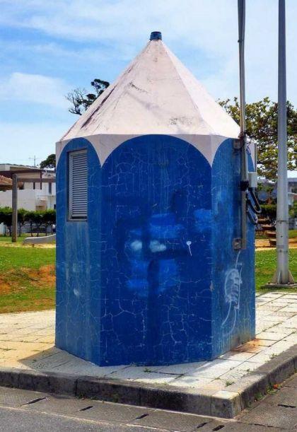 Installations toilettes publiques par Okinawa Soba