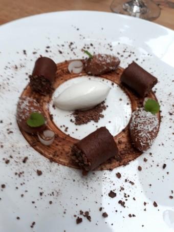 Mousse légère chocolat, panna cotta coco © Gourmets&co
