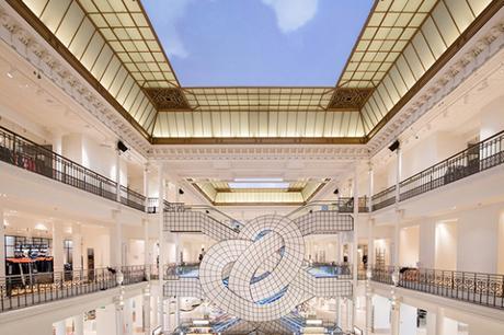 Sous le Ciel, l’installation de Leandro Erlich au Bon Marché