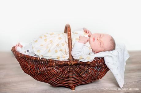 Séance photos bébé Liv. Toulouse. Newborn photo session.