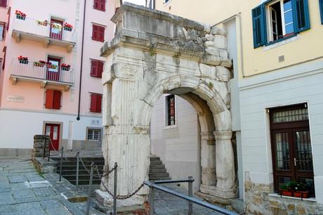trieste vestiges romains antiquité arc riccardo