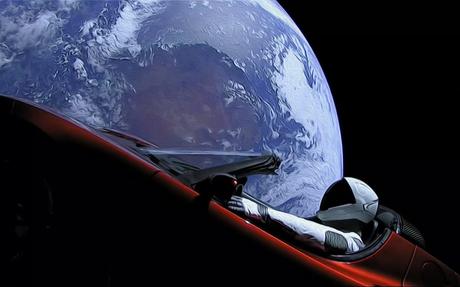 Un cabriolet Tesla en route vers mars Un cabriolet Tesla en route vers mars