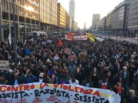 Une vague de fond contre les bas du front #Macerata #antifa