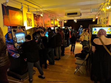 Une salle de jeux vidéo d’arcade des années 80 et 90