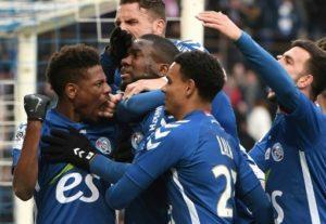 Rennes punit Lyon Strasbourg s'impose dans la douleur face à Troyes