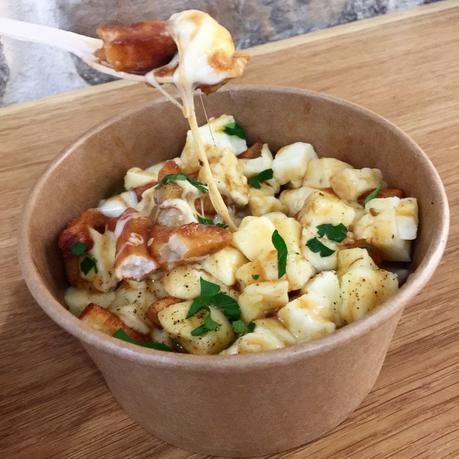 LA MAISON DE LA POUTINE À MONTORGUEIL