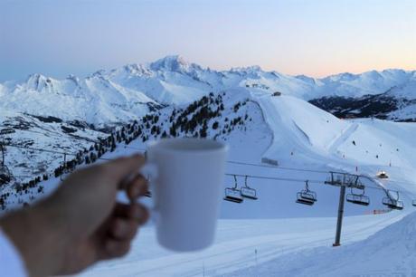 Un réveil en haut des pistes qui laisse sans voix - dormir dans une dameuse - la plagne