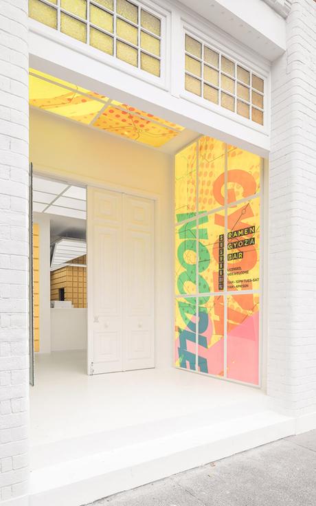 Un Gyoza bar aménagé comme une station de métro Un Gyoza bar aménagé comme une station de métro