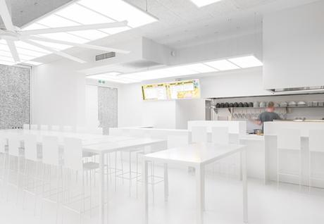 Un Gyoza bar aménagé comme une station de métro Un Gyoza bar aménagé comme une station de métro