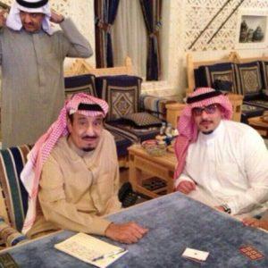 La belote, sport national (féminin) au royaume du Serviteur des deux lieux saints La belote, sport national (féminin) au royaume du Serviteur des deux lieux saints