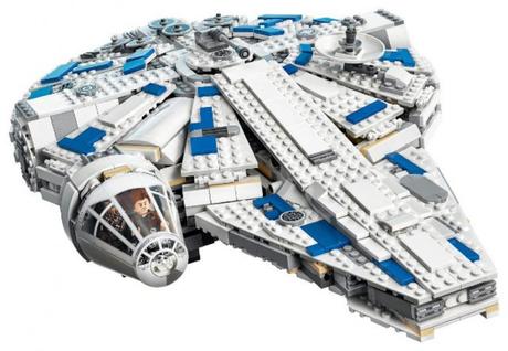 Un nouveau Faucon Millenium arrive. Un nouveau Faucon Millenium arrive.