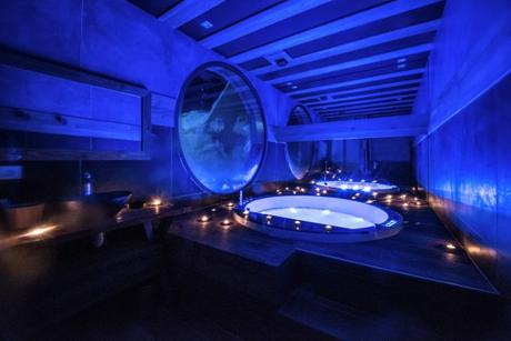 Over The Moon - Salle de bain privée avec une baignoire balnéo