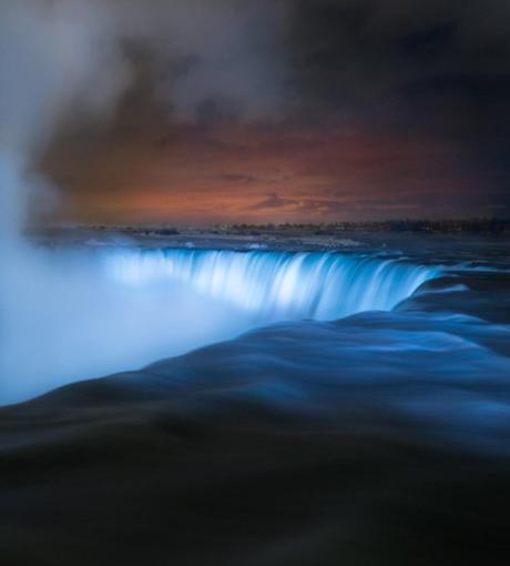 Il photographies les chutes du Niagara totalement gelées