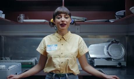 [CLIP] Stella Donnelly – Mechanical Bull