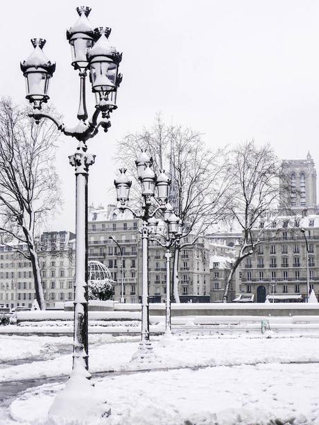 paris sous la neige photo video lampadaire perspective
