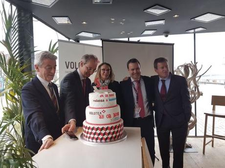 Bon anniversaire Volotea Volotea base cinq à Bordeaux
